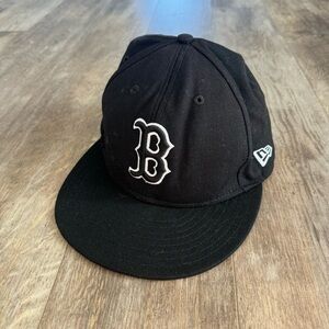 Boston Redsox Black Flat-Rimmed Baseball Hat - 57.7cm 7.25 MLB Merchandice